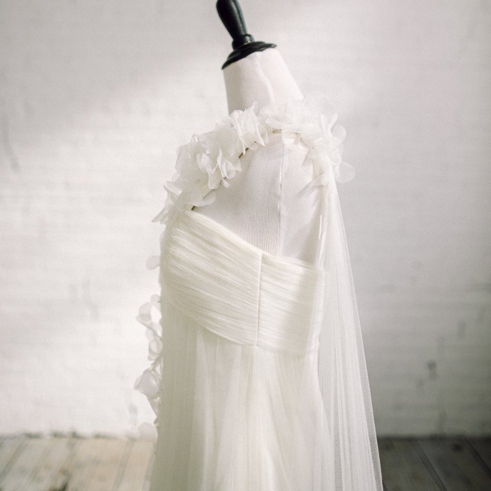 Manuel Mota Pronovias Wedding Dress 4 One Shoulder - Picture 6 of 8